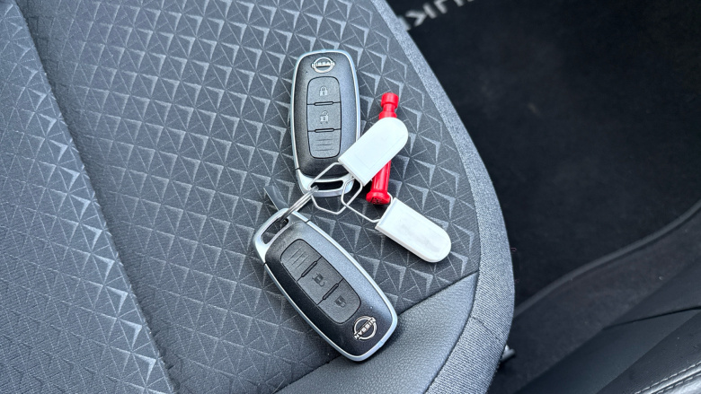 Nissan Juke 1.0 DiG-T N-Connecta 5dr Petrol Hatchback